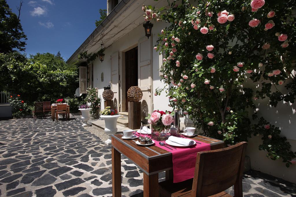 Hotel Les Saints Peres Montagnole Exterior foto